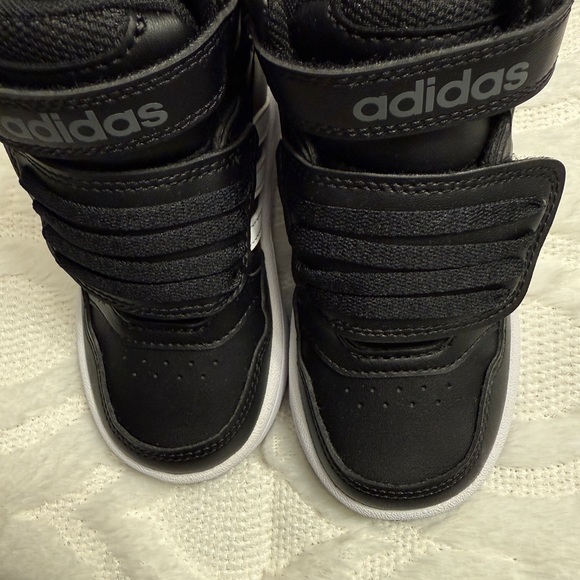 NEW Adidas Kids Black and White Sneakers
Toddler Little Boys 8 - Picture 2 of 5